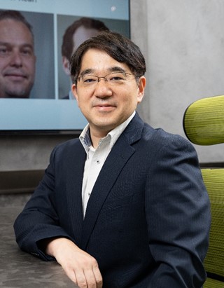 講師